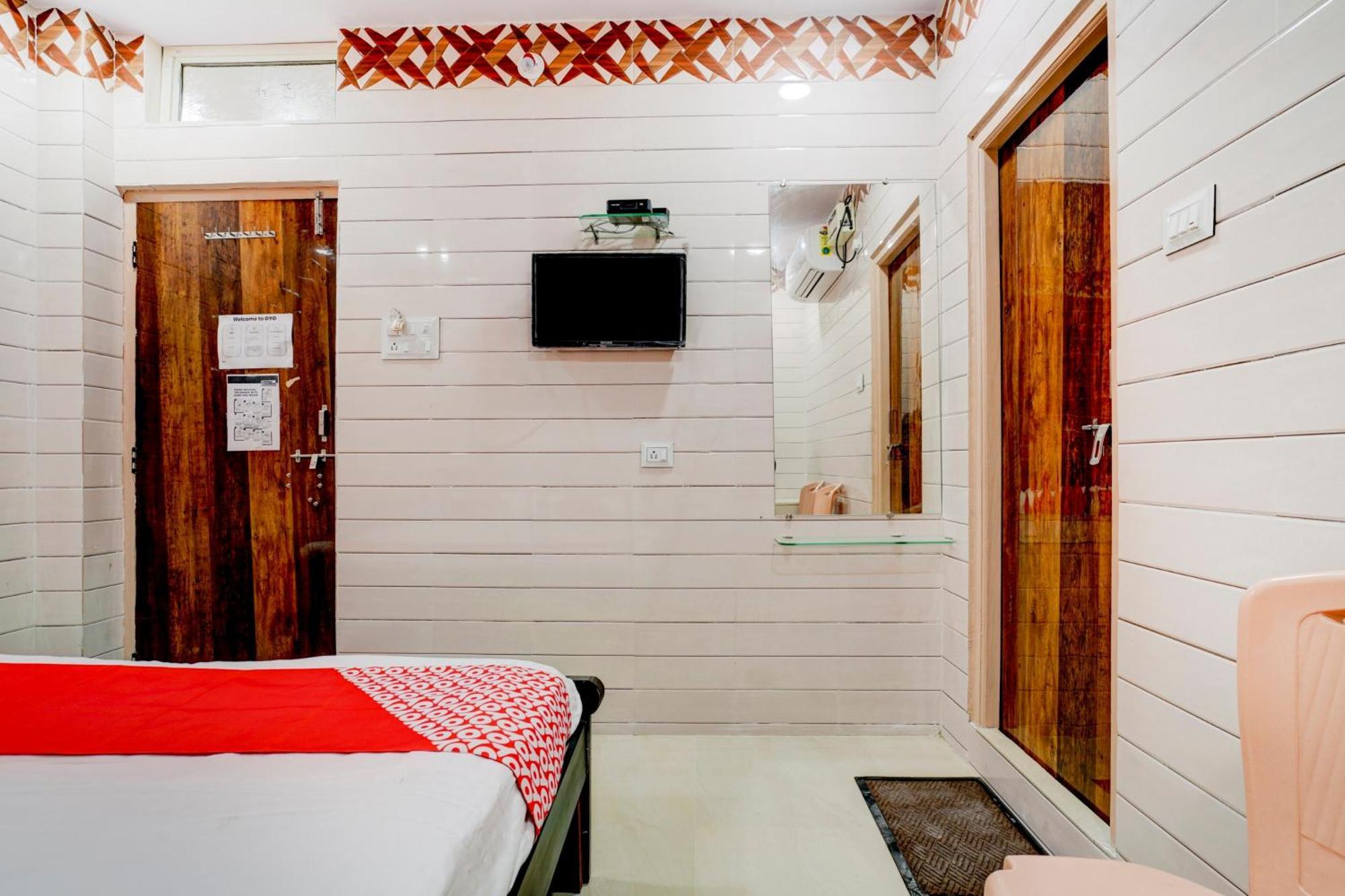 Hotel O Aroma Classic Near Nampally Main Railway Station Hyderabad Exteriör bild