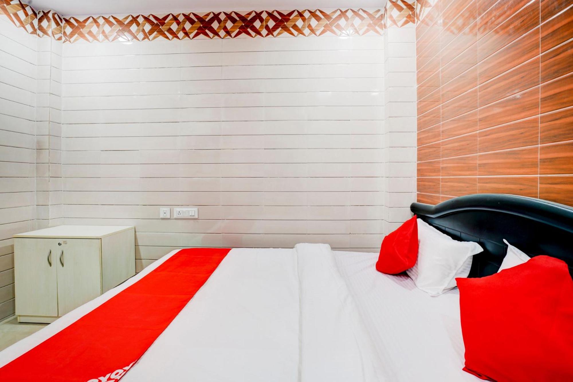 Hotel O Aroma Classic Near Nampally Main Railway Station Hyderabad Exteriör bild